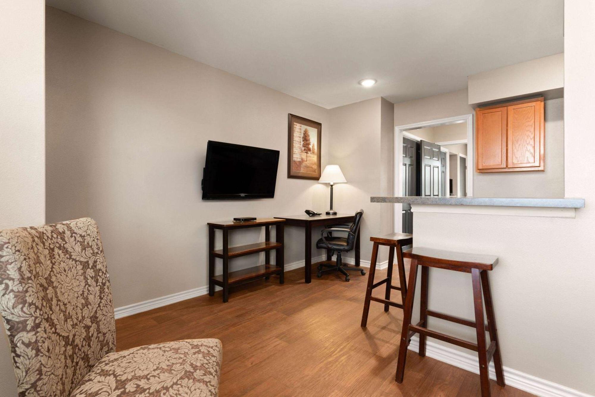 Eagle'S Den Suites Cotulla A Travelodge By Wyndham ภายนอก รูปภาพ