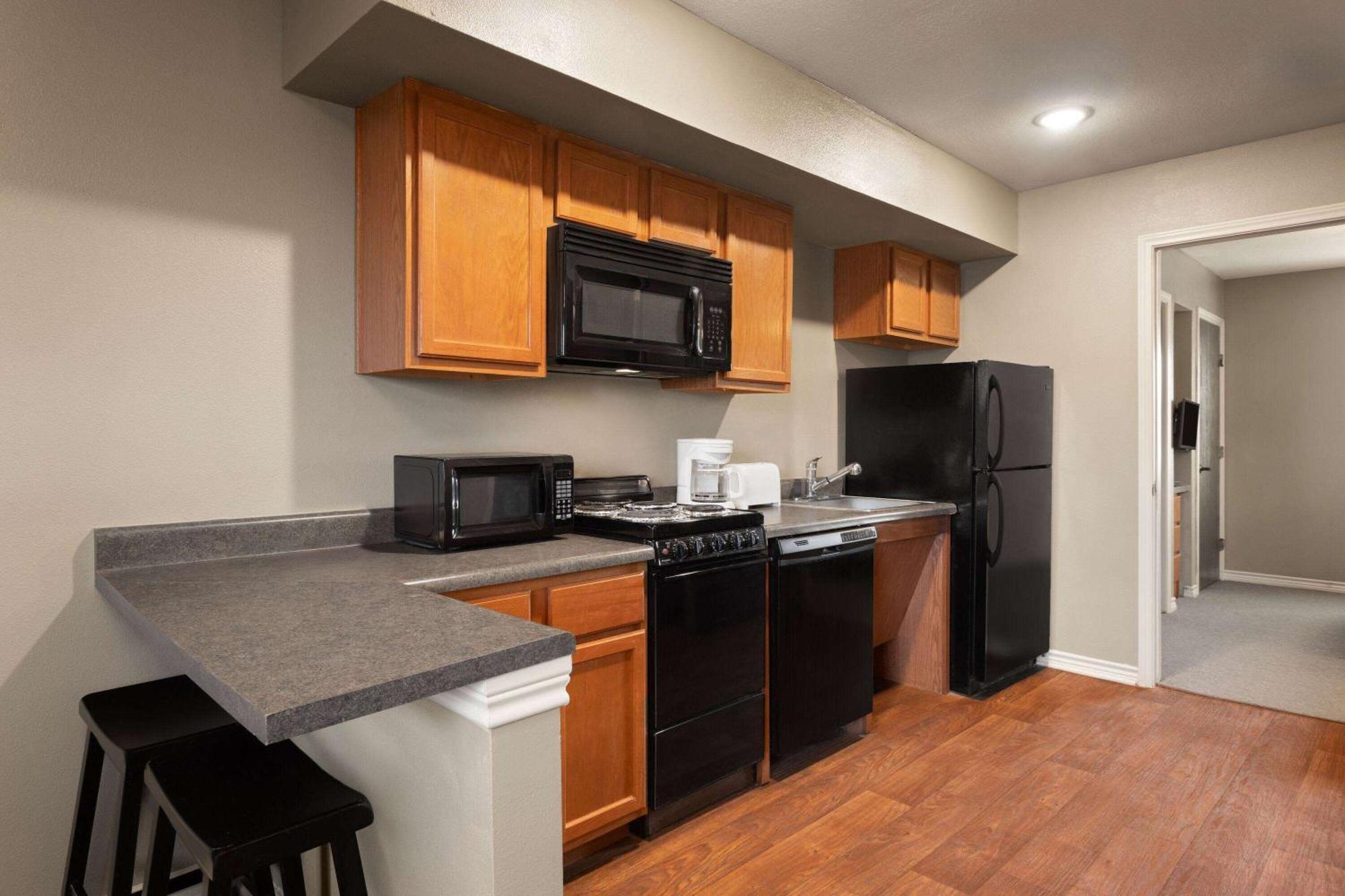 Eagle'S Den Suites Cotulla A Travelodge By Wyndham ภายนอก รูปภาพ