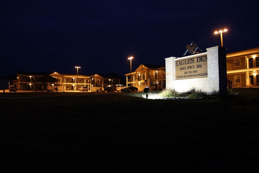 Eagle'S Den Suites Cotulla A Travelodge By Wyndham ภายนอก รูปภาพ