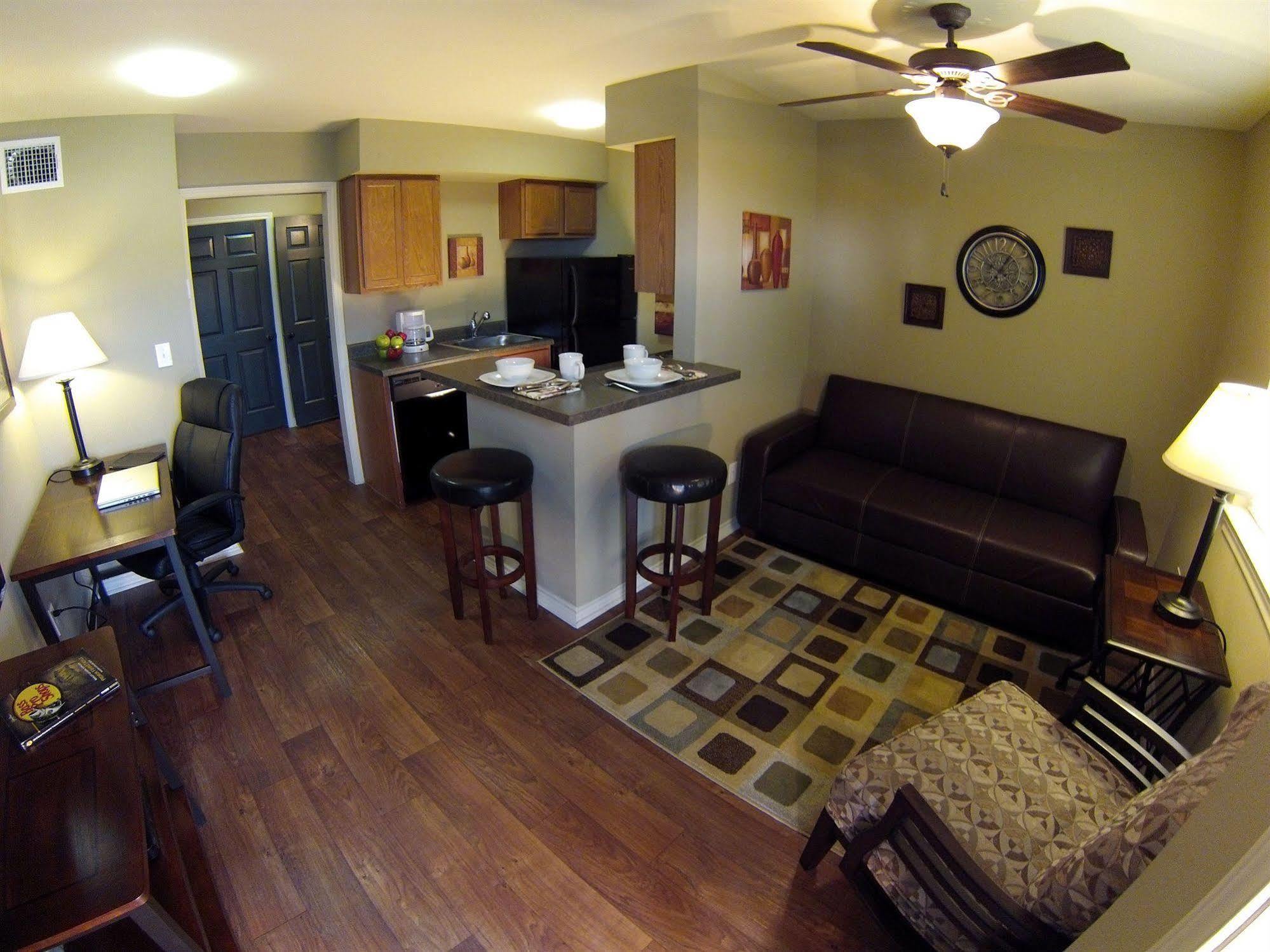 Eagle'S Den Suites Cotulla A Travelodge By Wyndham ภายนอก รูปภาพ