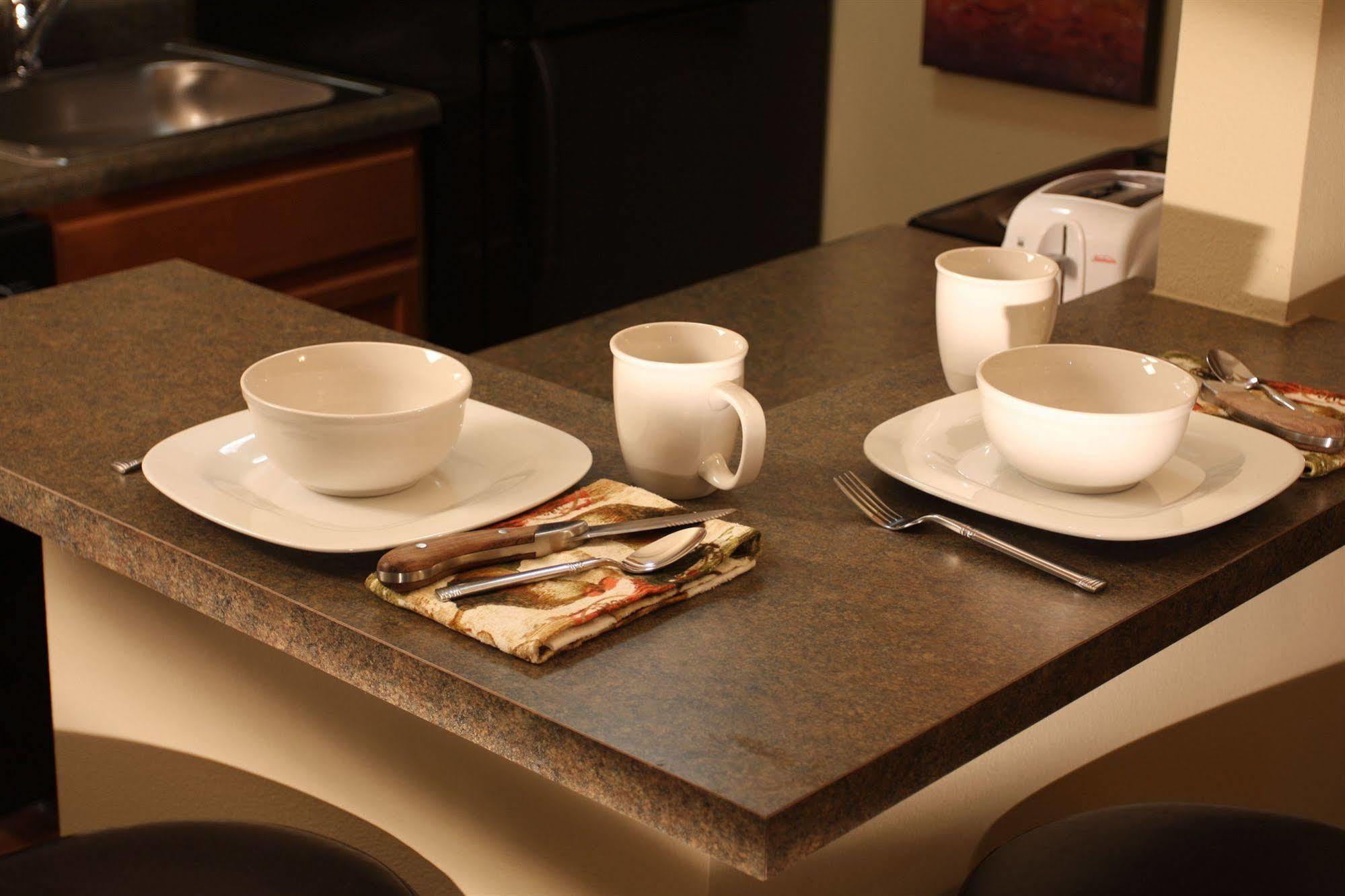 Eagle'S Den Suites Cotulla A Travelodge By Wyndham ภายนอก รูปภาพ