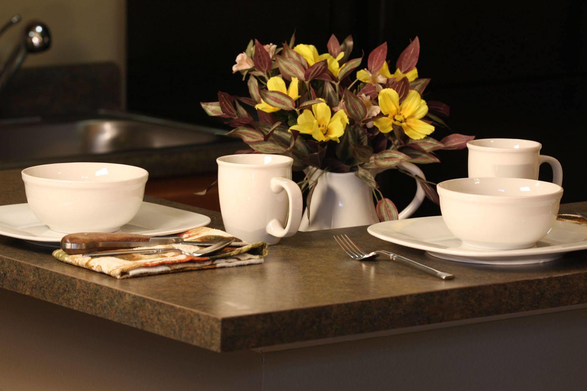 Eagle'S Den Suites Cotulla A Travelodge By Wyndham ภายนอก รูปภาพ