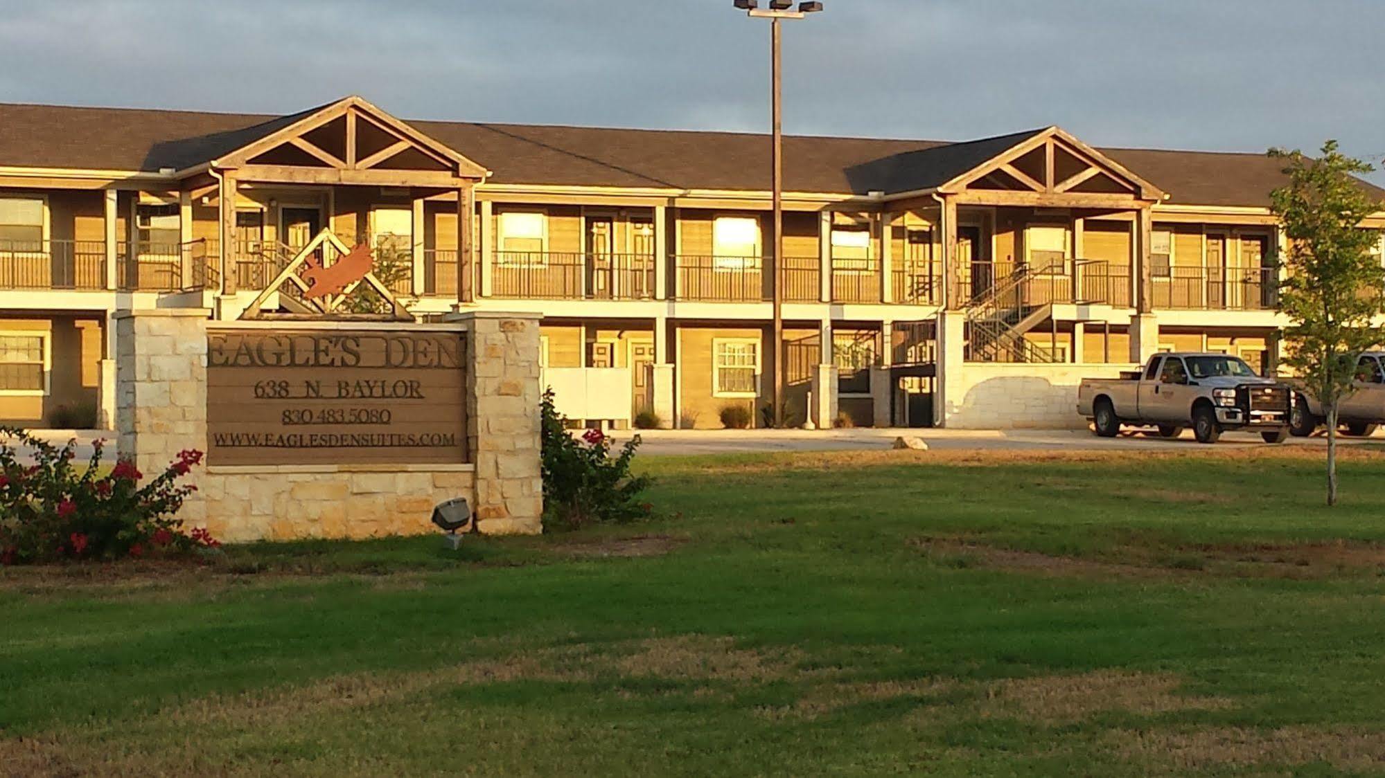 Eagle'S Den Suites Cotulla A Travelodge By Wyndham ภายนอก รูปภาพ